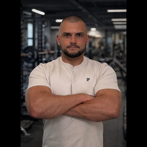 Trener Emilian - Trener personalny Poznań Fabryka Formy Arena